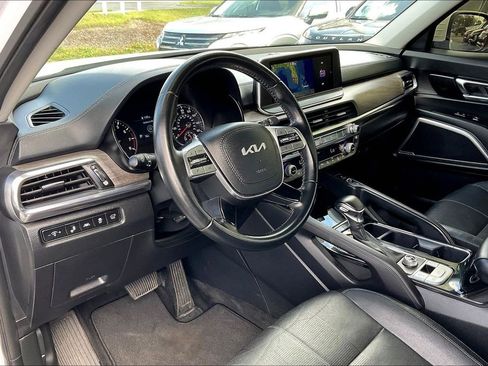 Used 2022 Kia Telluride EX w/ EX Premium Package image 4