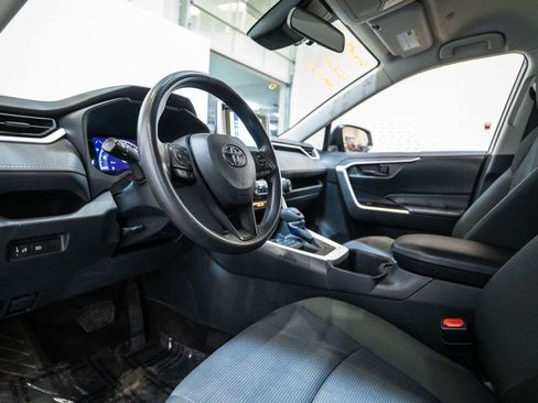Used 2023 Toyota RAV4 LE image 4