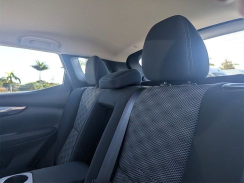 Used 2018 Nissan Rogue Sport SV image 17