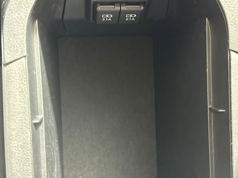 Used 2020 Toyota RAV4 XLE Premium image 28