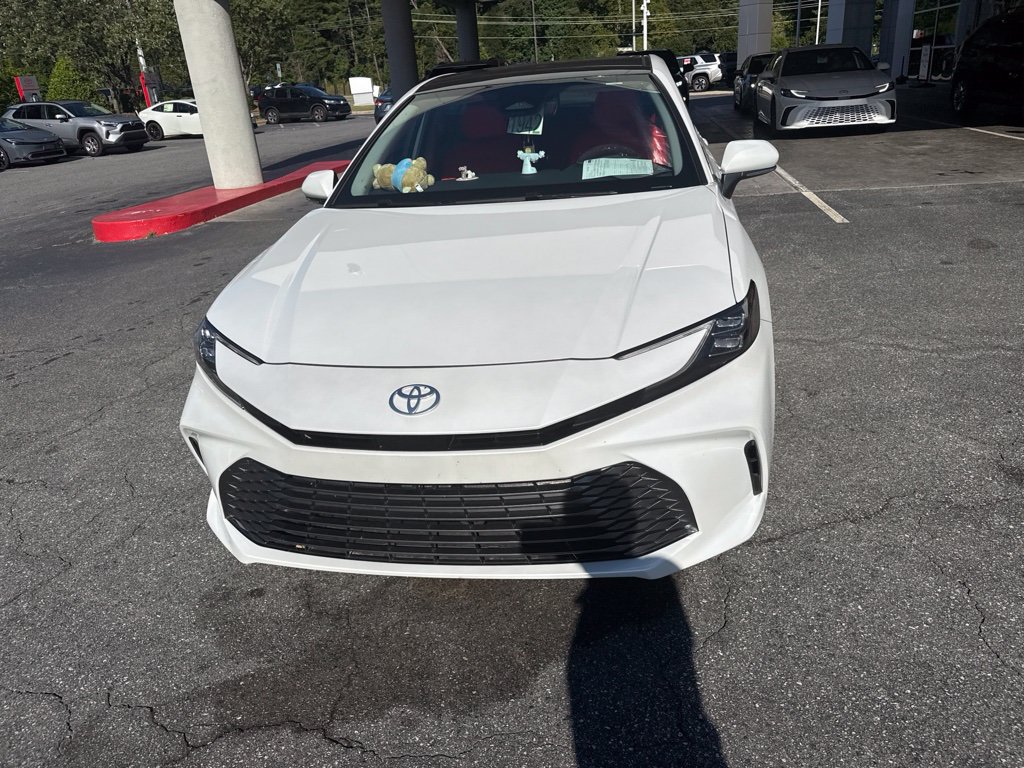 Used 2025 Toyota Camry XLE FWD image 4