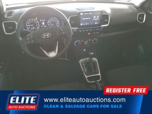 Used 2021 Hyundai Venue SE image 15