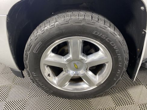 Used 2011 Chevrolet Avalanche LS w/ Regional Value Package AWD/4WD image 12
