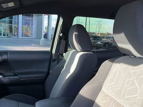 Used 2021 Toyota Tacoma TRD Sport image 15