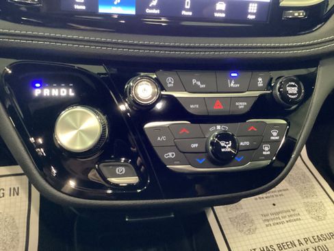 New 2026 Chrysler Pacifica Select AWD/4WD image 29