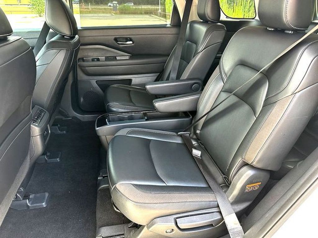 Used 2024 Nissan Pathfinder SL w/ SL Premium Package FWD image 19
