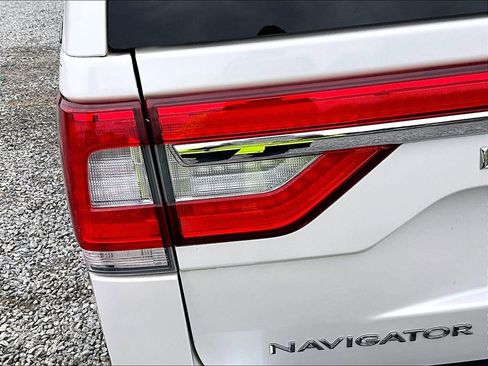 Used 2017 Lincoln Navigator Reserve image 26