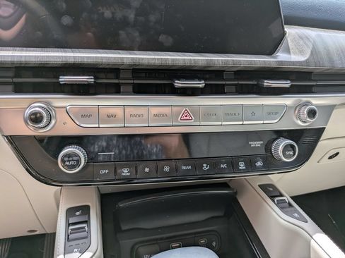 Used 2025 Kia Telluride EX w/ EX Captain's Chair Package FWD image 23