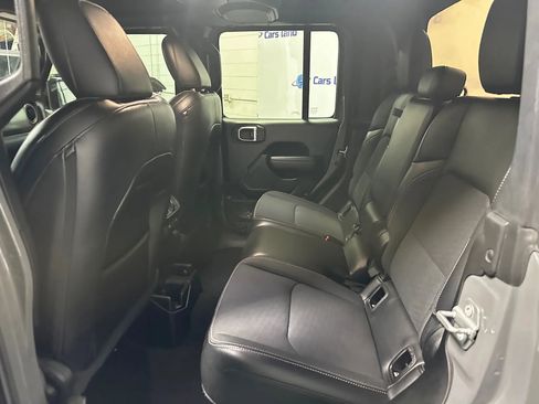 Used 2021 Jeep Gladiator Sport image 14