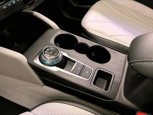 Used 2025 Ford Escape SE w/ PHEV Premium Package image 16