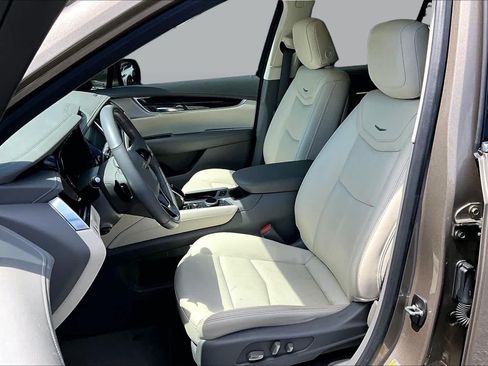 Used 2023 Cadillac XT6 Premium Luxury FWD image 8