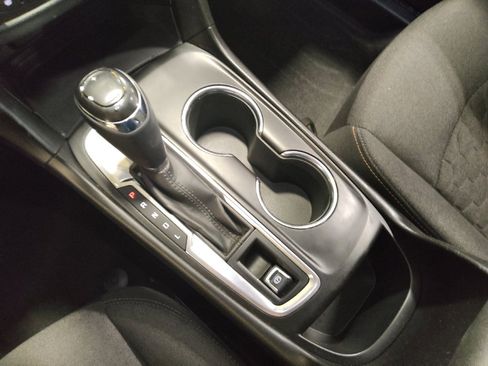 Used 2018 Chevrolet Equinox LT FWD image 26