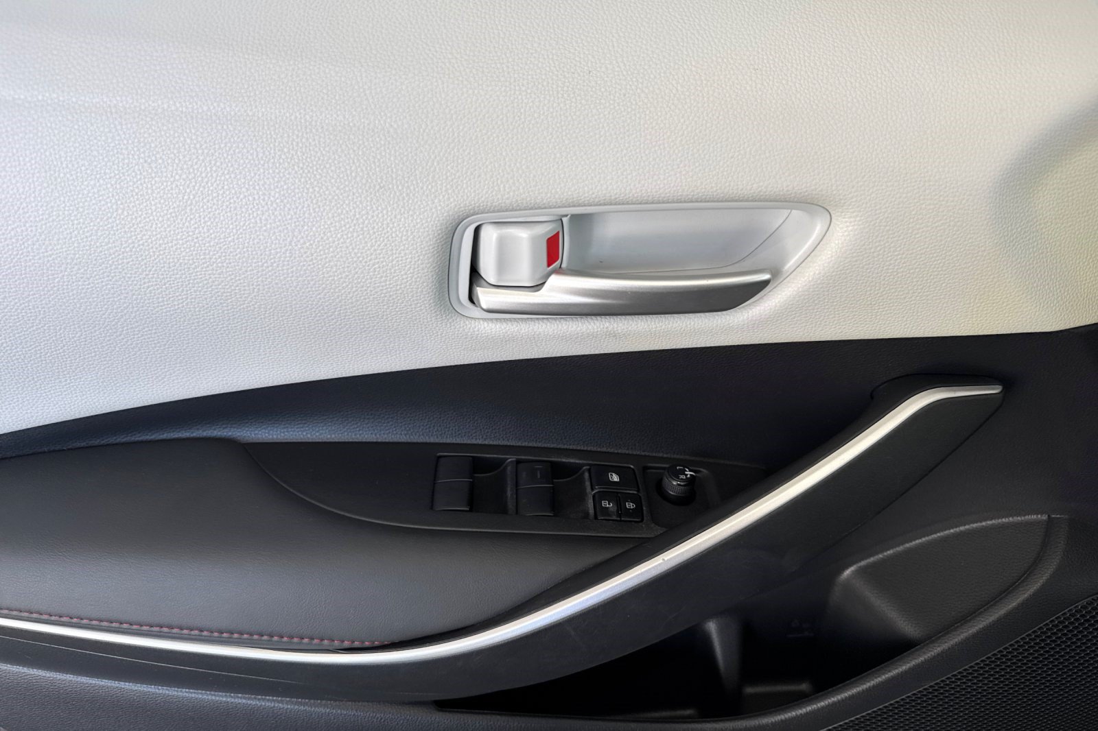 Used 2023 Toyota Corolla SE FWD image 12