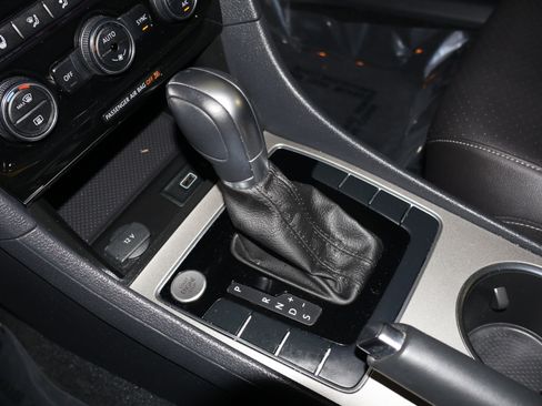 Used 2020 Volkswagen Passat 2.0T R-Line image 30