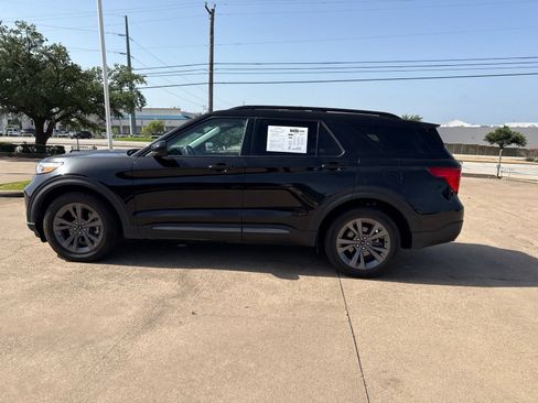 Used 2023 Ford Explorer XLT w/ Equipment Group 202A RWD image 4