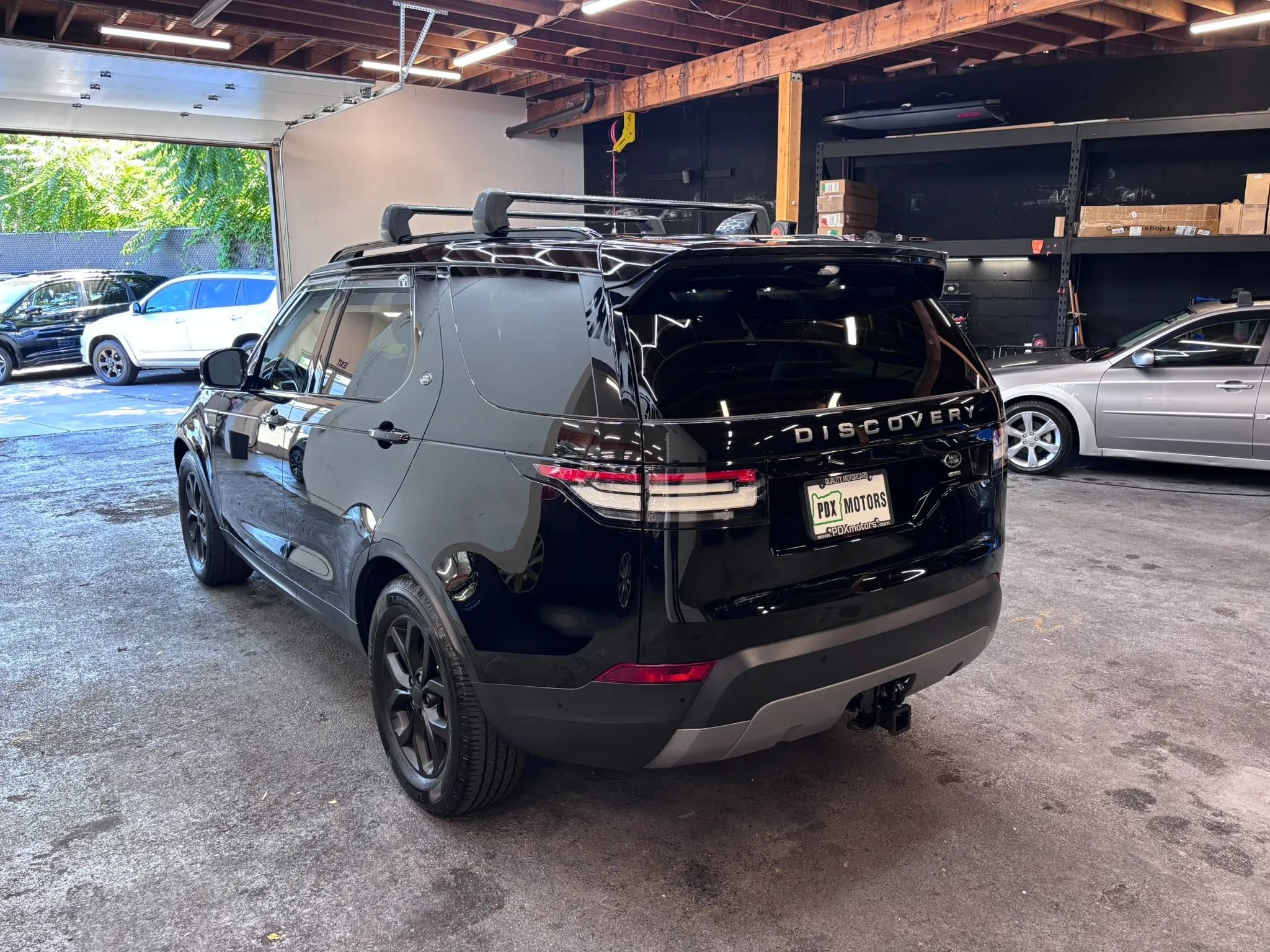Used 2020 Land Rover Discovery SE AWD/4WD image 5