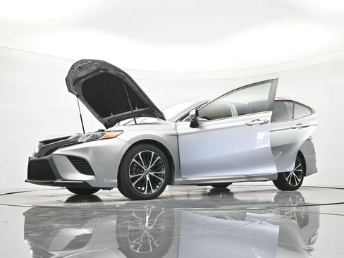 Used 2020 Toyota Camry SE w/ Convenience Package FWD image 48