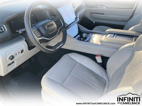 Used 2023 Jeep Wagoneer L Series II image 18