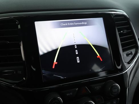 Used 2020 Jeep Grand Cherokee Altitude image 12