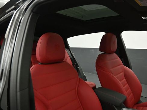 New 2026 Alfa Romeo Tonale w/ Red Premium Package image 32