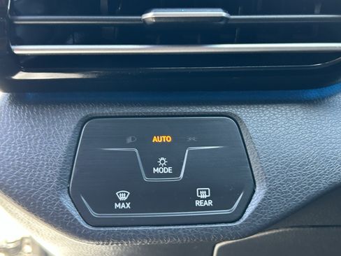 Used 2024 Volkswagen ID.4 2WD image 20