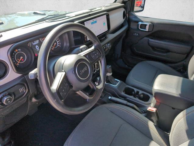 Used 2025 Jeep Gladiator Sport AWD/4WD image 9
