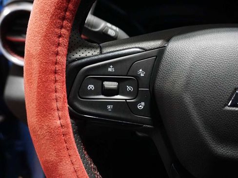 Used 2024 Chevrolet Trax RS w/ Sunroof Package image 24