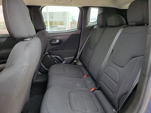Used 2021 Jeep Renegade Latitude FWD image 16