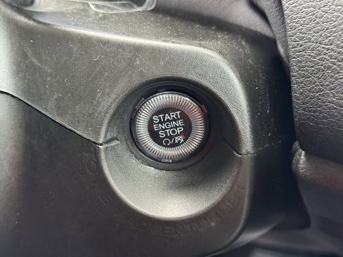 Used 2023 Jeep Renegade Latitude image 28