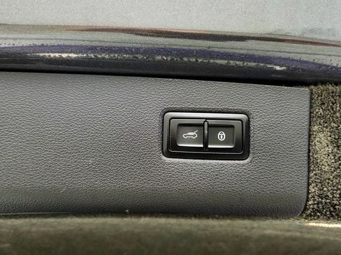 Used 2018 Bentley Bentayga AWD/4WD image 33