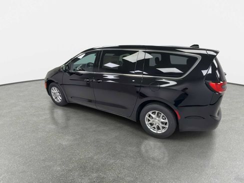 New 2026 Chrysler Pacifica Select FWD image 6