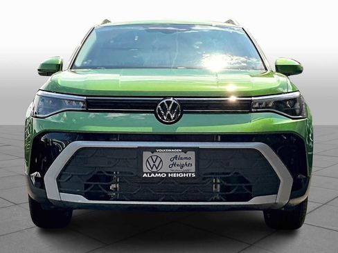 New 2025 Volkswagen Taos SE image 3