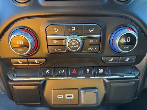 Used 2022 Chevrolet Silverado 1500 LT AWD/4WD image 39