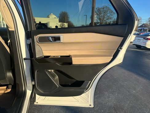 Used 2020 Ford Explorer XLT image 26