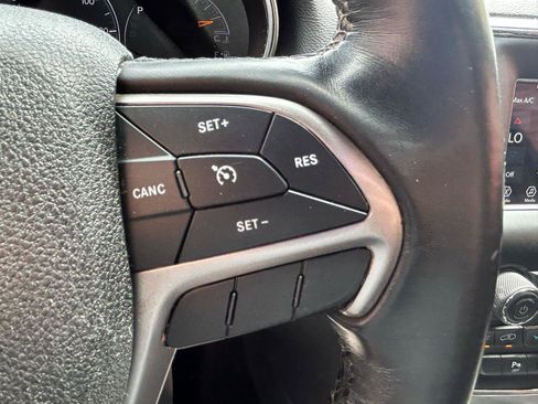 Used 2018 Jeep Grand Cherokee Laredo AWD/4WD image 19