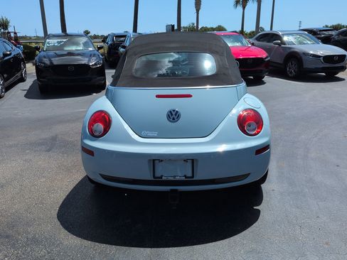 Used 2010 Volkswagen Beetle Convertible FWD image 5