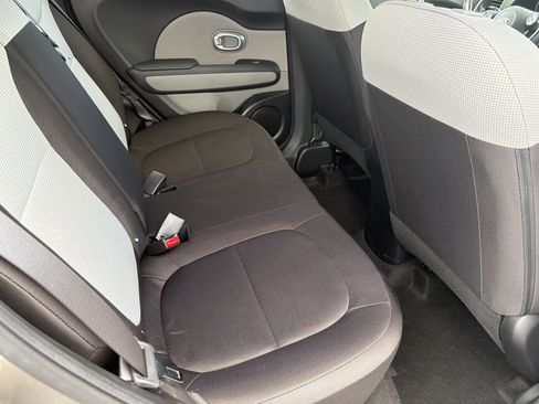 Used 2018 Kia Soul FWD image 18