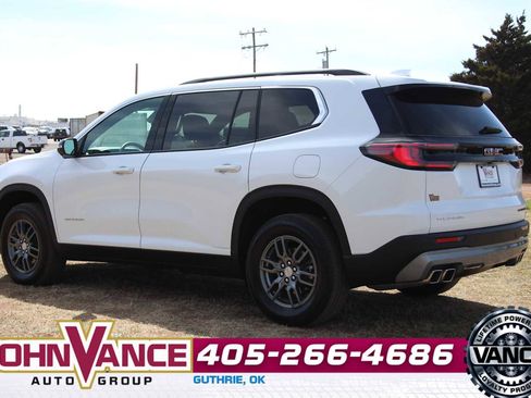 Used 2025 GMC Acadia Elevation image 6