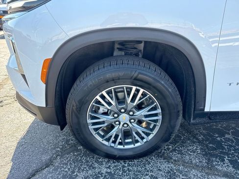 Used 2025 Chevrolet Traverse LT image 33