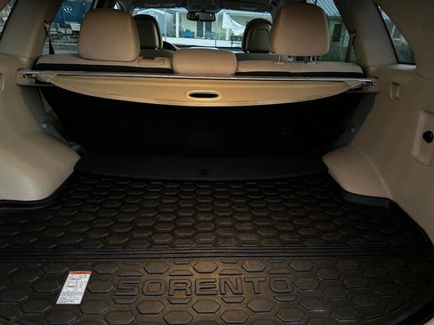 Used 2015 Kia Sorento LX image 16