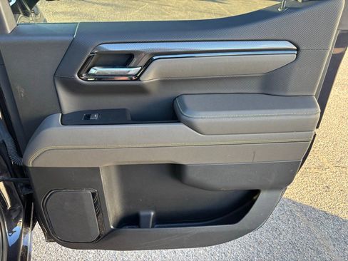 Used 2022 Chevrolet Silverado 1500 ZR2 w/ Technology Package image 30