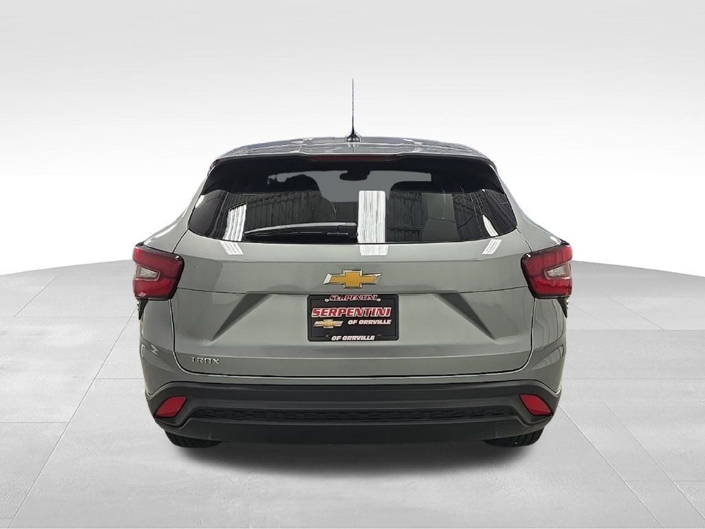 Used 2024 Chevrolet Trax LS FWD image 8
