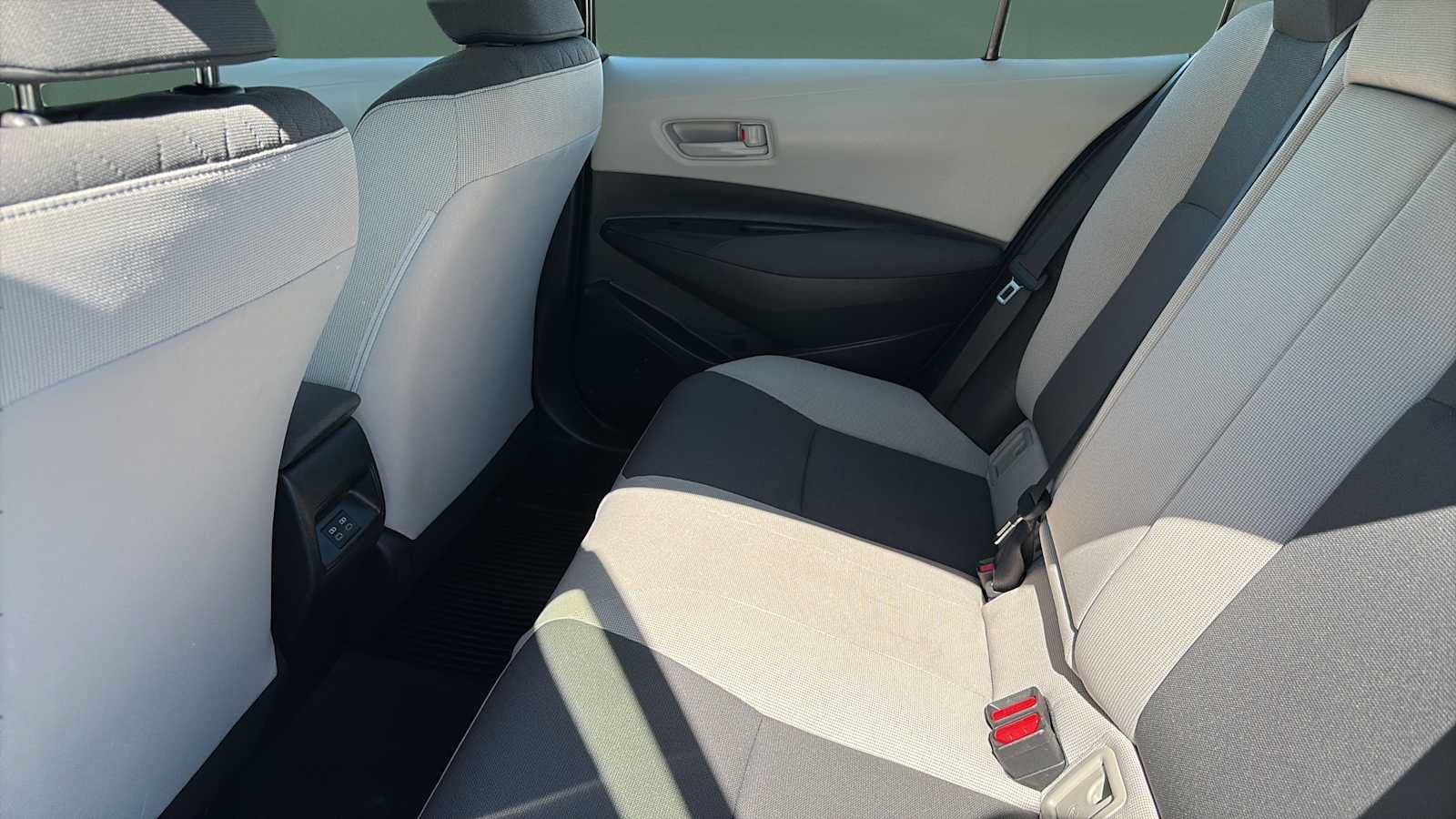 Used 2025 Toyota Corolla LE FWD image 18