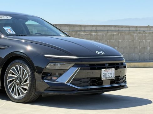 Used 2025 Hyundai Sonata Limited FWD image 3