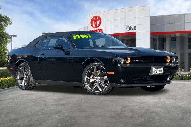 Used 2018 Dodge Challenger SXT Plus RWD image 2
