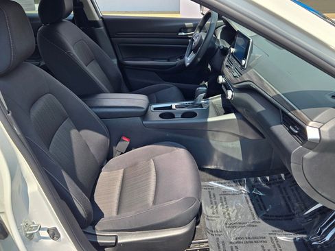Used 2025 Nissan Altima 2.5 SV FWD image 7