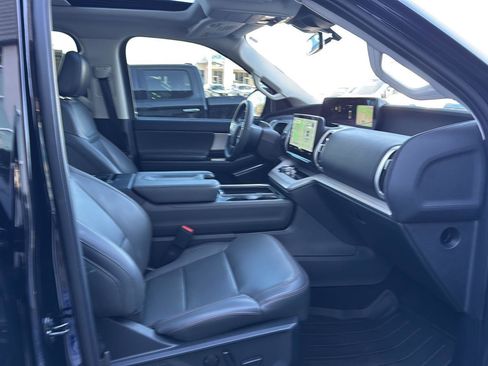 Certified 2025 Ford Expedition Active image 10