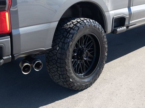 Used 2024 Ford F350 Platinum w/ FX4 Off-Road Package image 9
