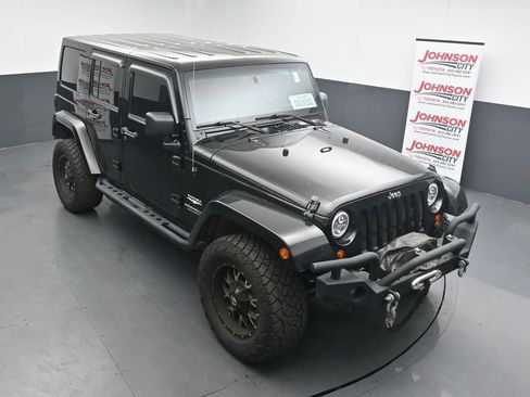 Used 2013 Jeep Wrangler Unlimited Sahara w/ Connectivity Group AWD/4WD image 25