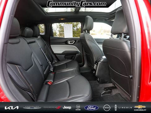 Used 2024 Jeep Compass Limited w/ Sun and Sound Group image 21